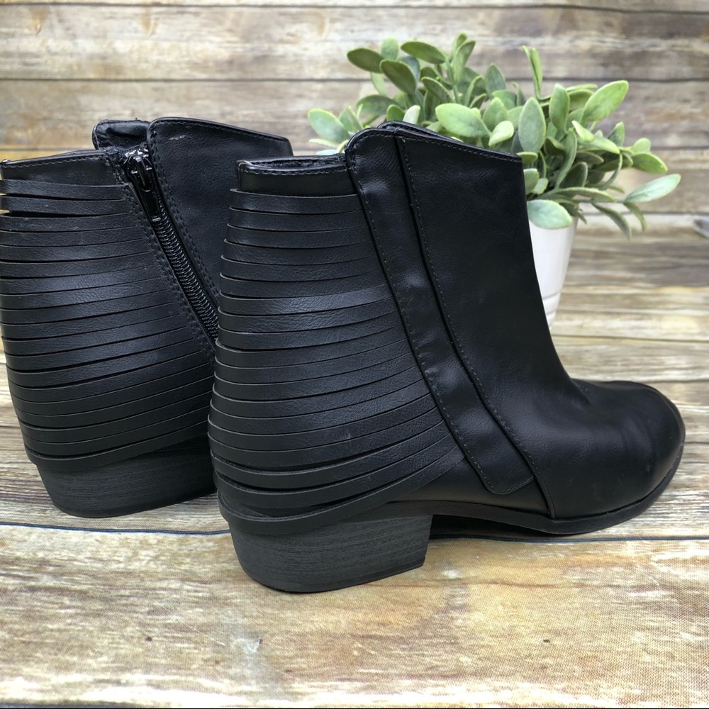 Women’s black Zipper Booties Shoes Size 8 1/2 Chic